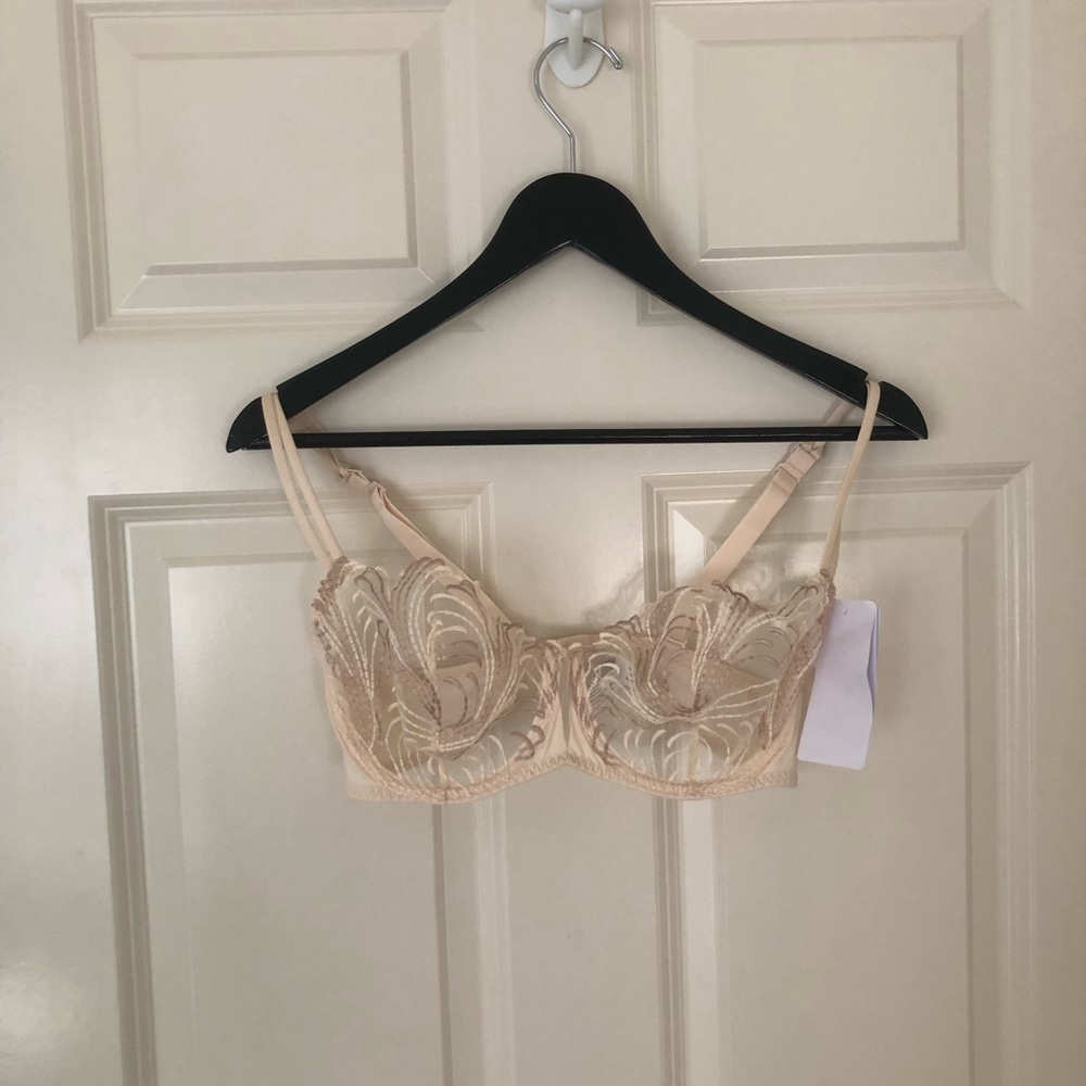 Cream/ nude bra with stitched detailing